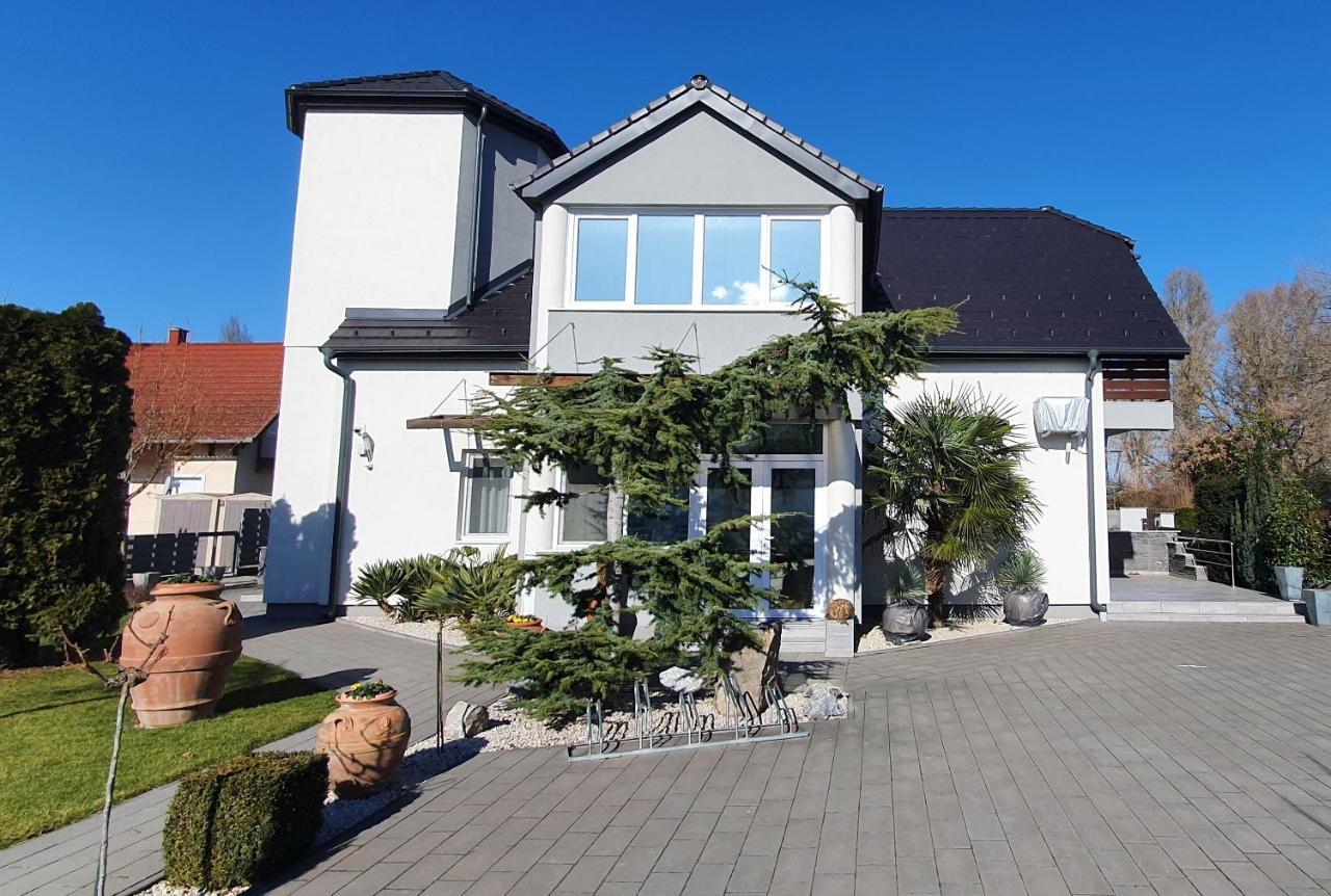 Ancsi Apartmanhaz Balatonlelle Extérieur photo