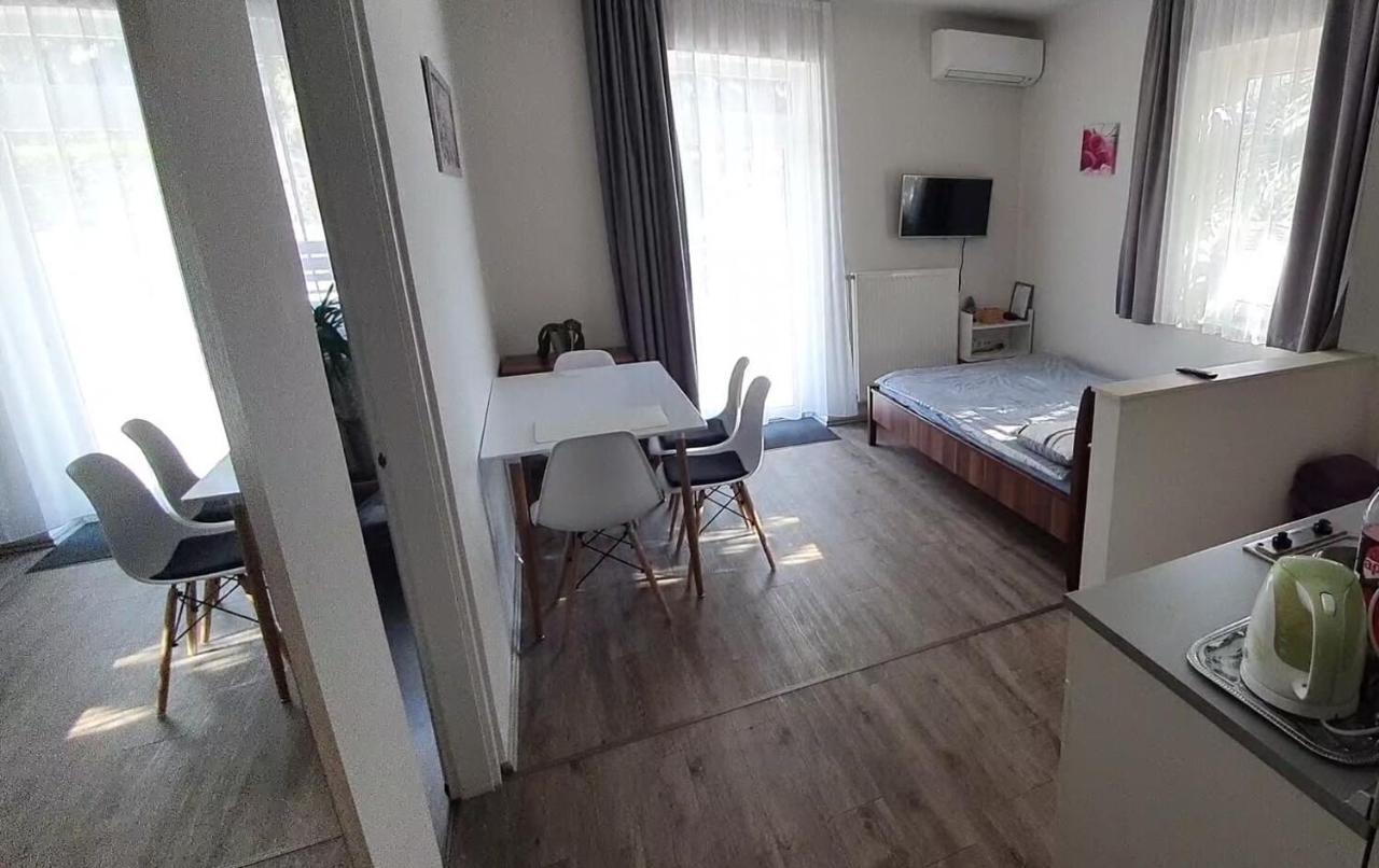 Ancsi Apartmanhaz Balatonlelle Extérieur photo