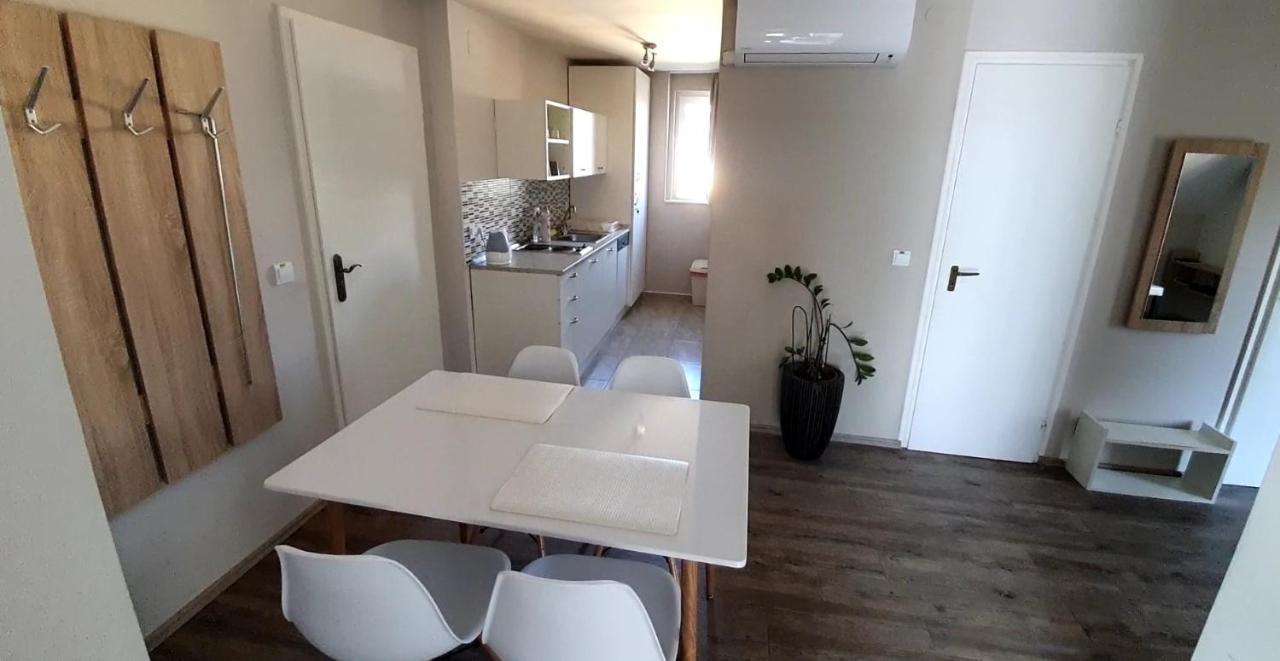 Ancsi Apartmanhaz Balatonlelle Extérieur photo