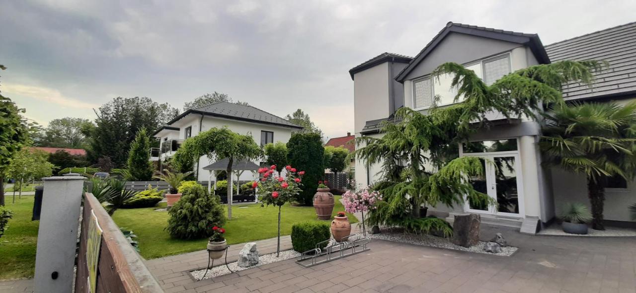 Ancsi Apartmanhaz Balatonlelle Extérieur photo