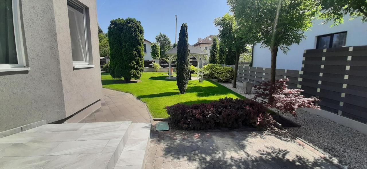 Ancsi Apartmanhaz Balatonlelle Extérieur photo