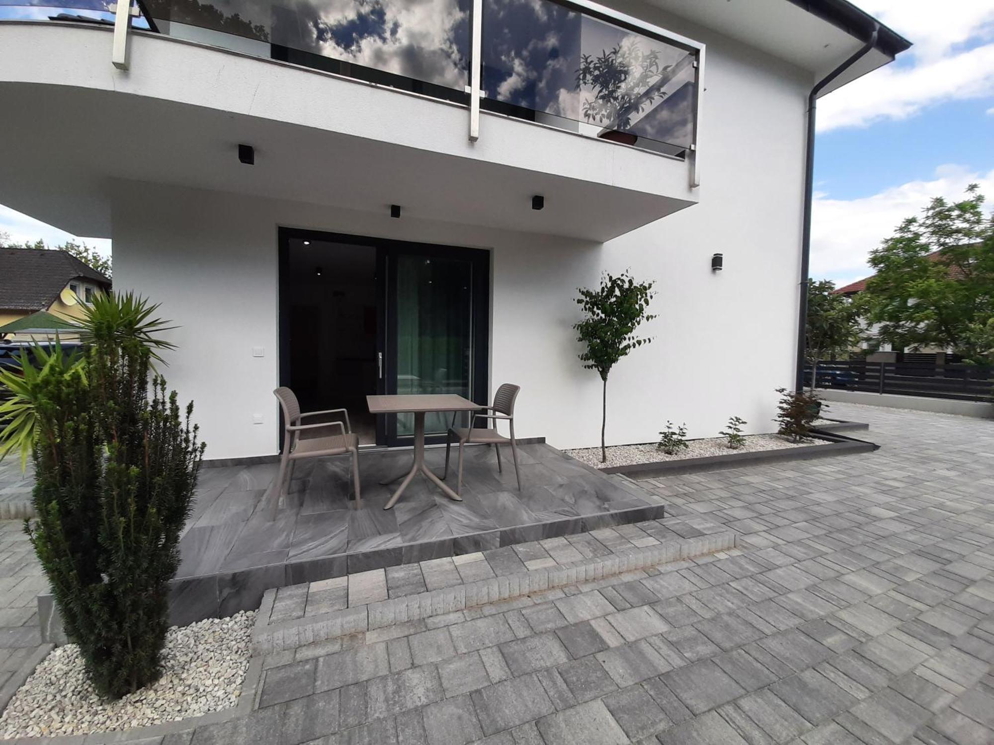 Ancsi Apartmanhaz Balatonlelle Extérieur photo