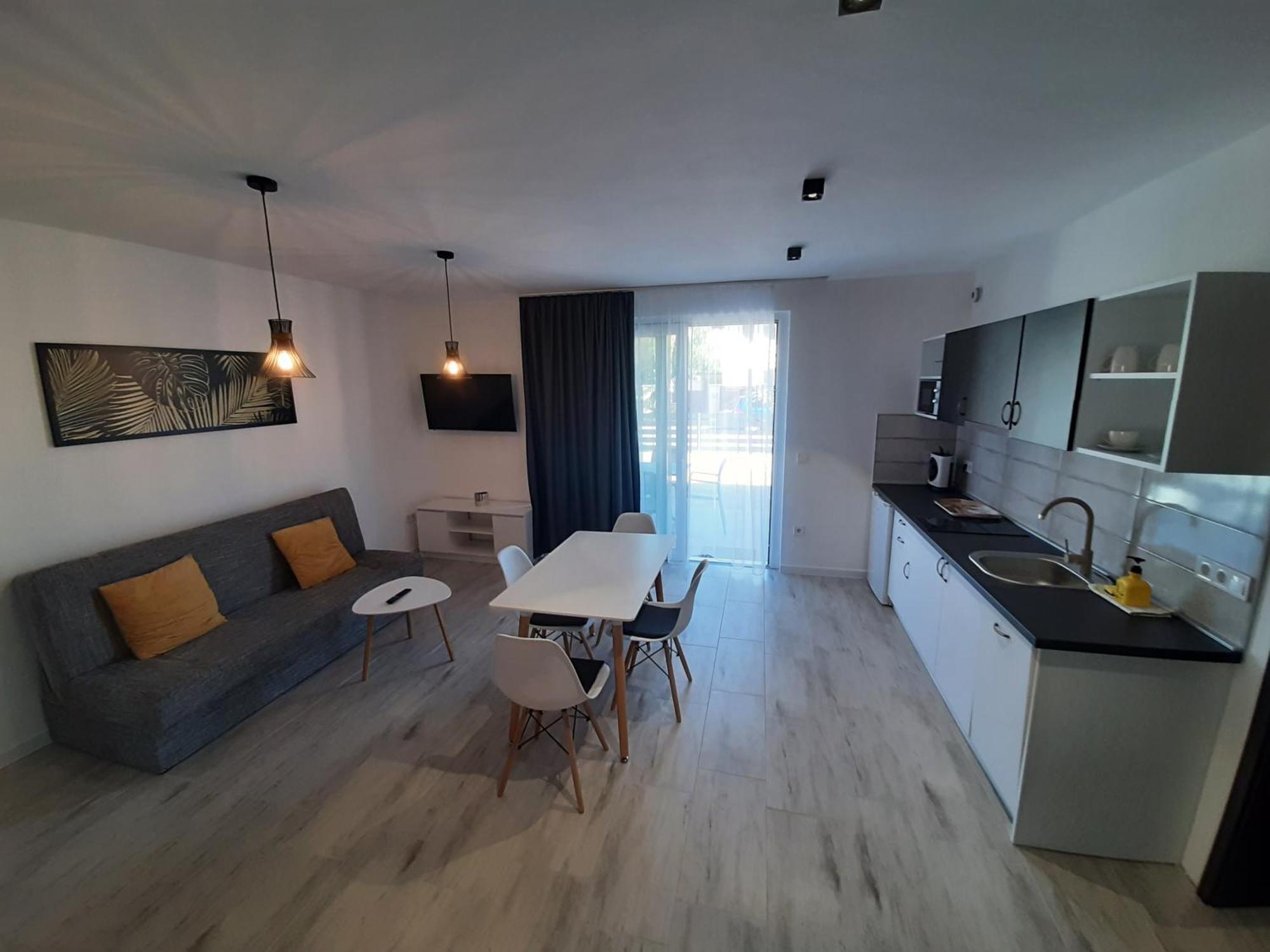 Ancsi Apartmanhaz Balatonlelle Extérieur photo