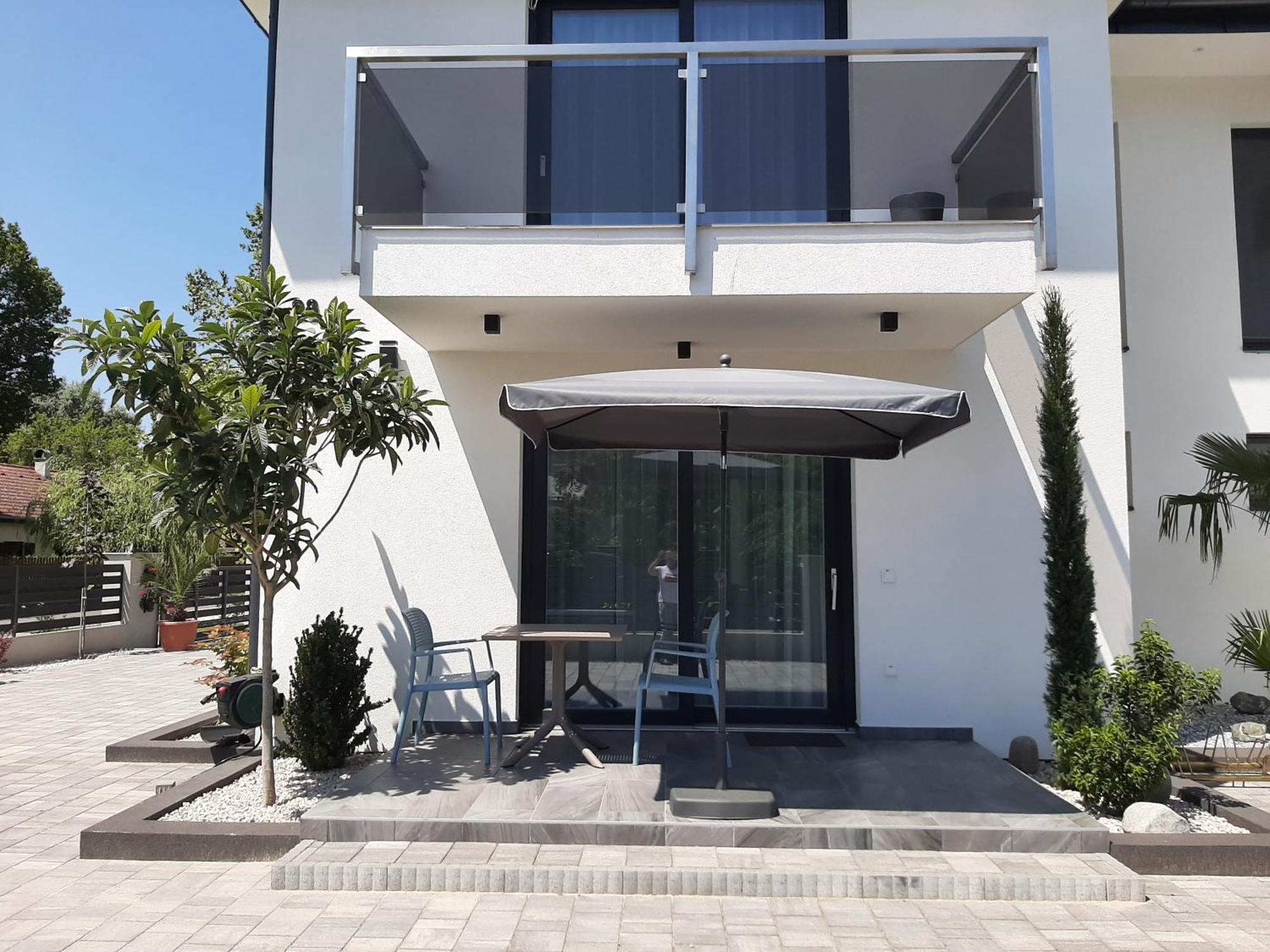 Ancsi Apartmanhaz Balatonlelle Extérieur photo